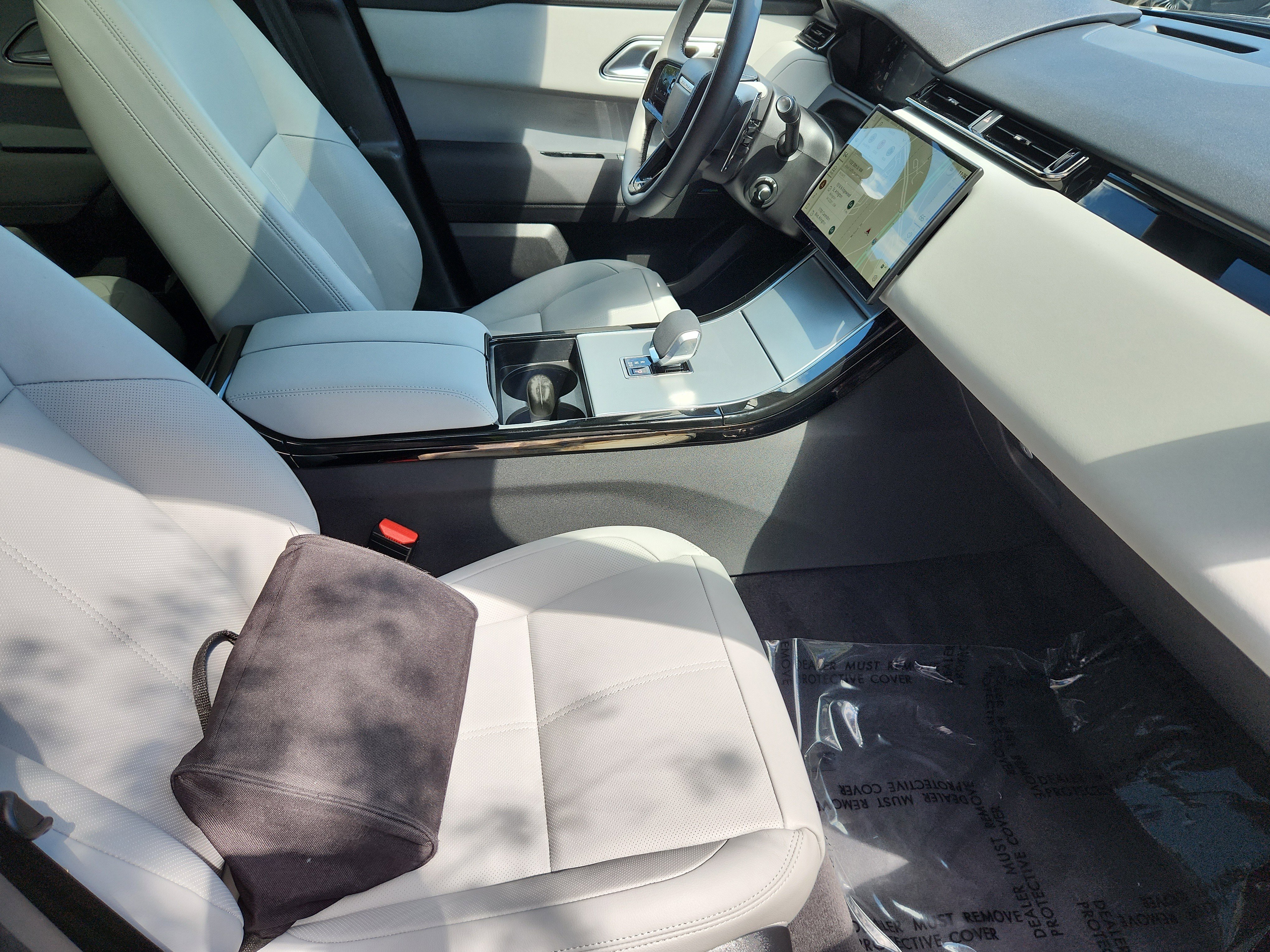 Used 2025 Land Rover Range Rover Velar S image 3