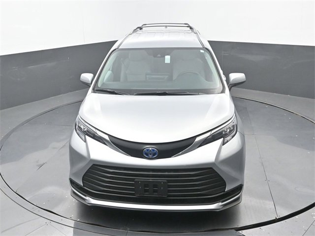 Used 2025 Toyota Sienna LE image 14