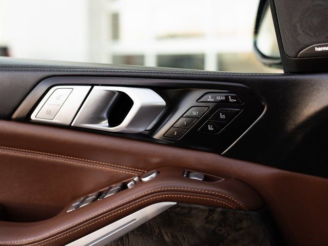 Used 2020 BMW X7 M50i image 30