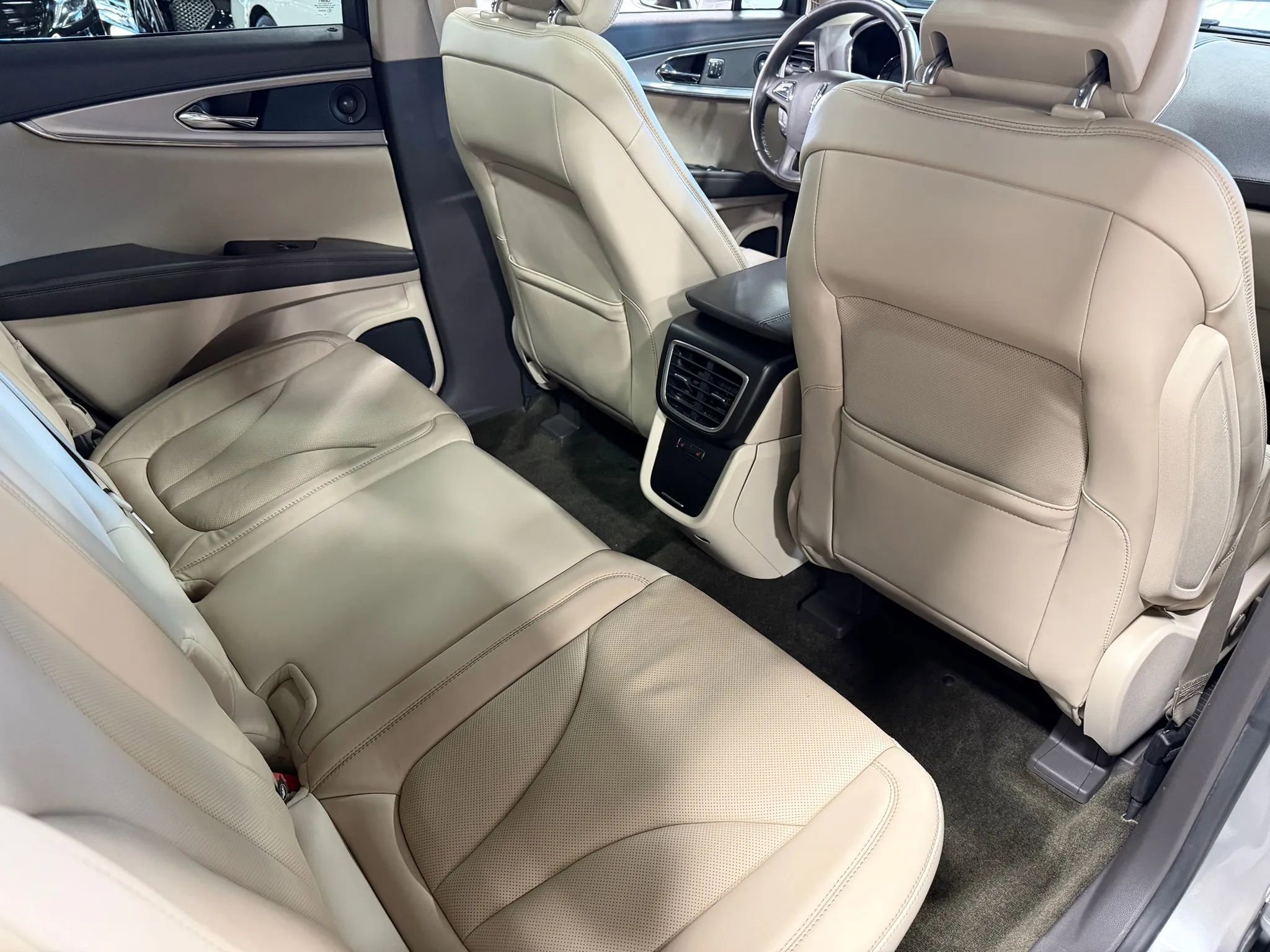 Used 2016 Lincoln MKX Reserve w/ Technology Package image 31