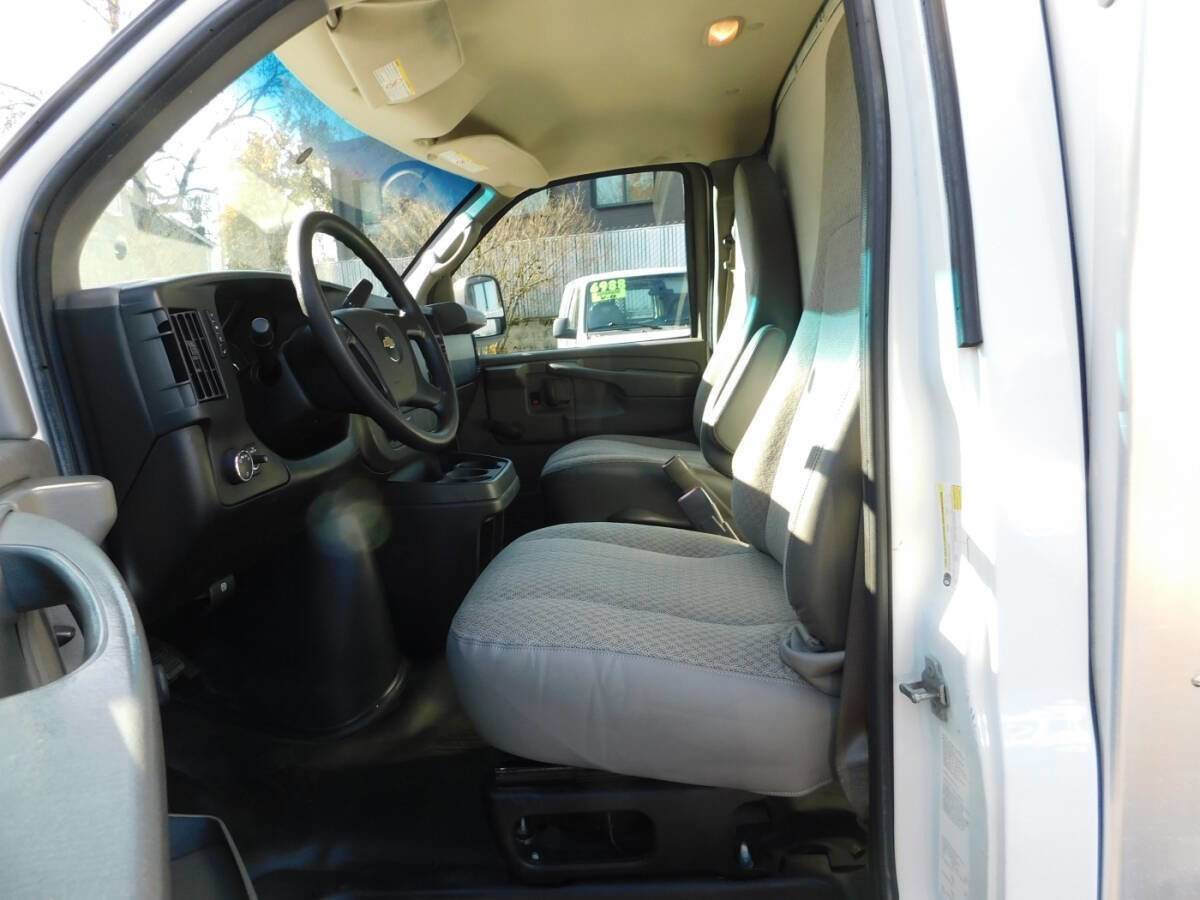 Used 2014 Chevrolet Express 3500 RWD image 9
