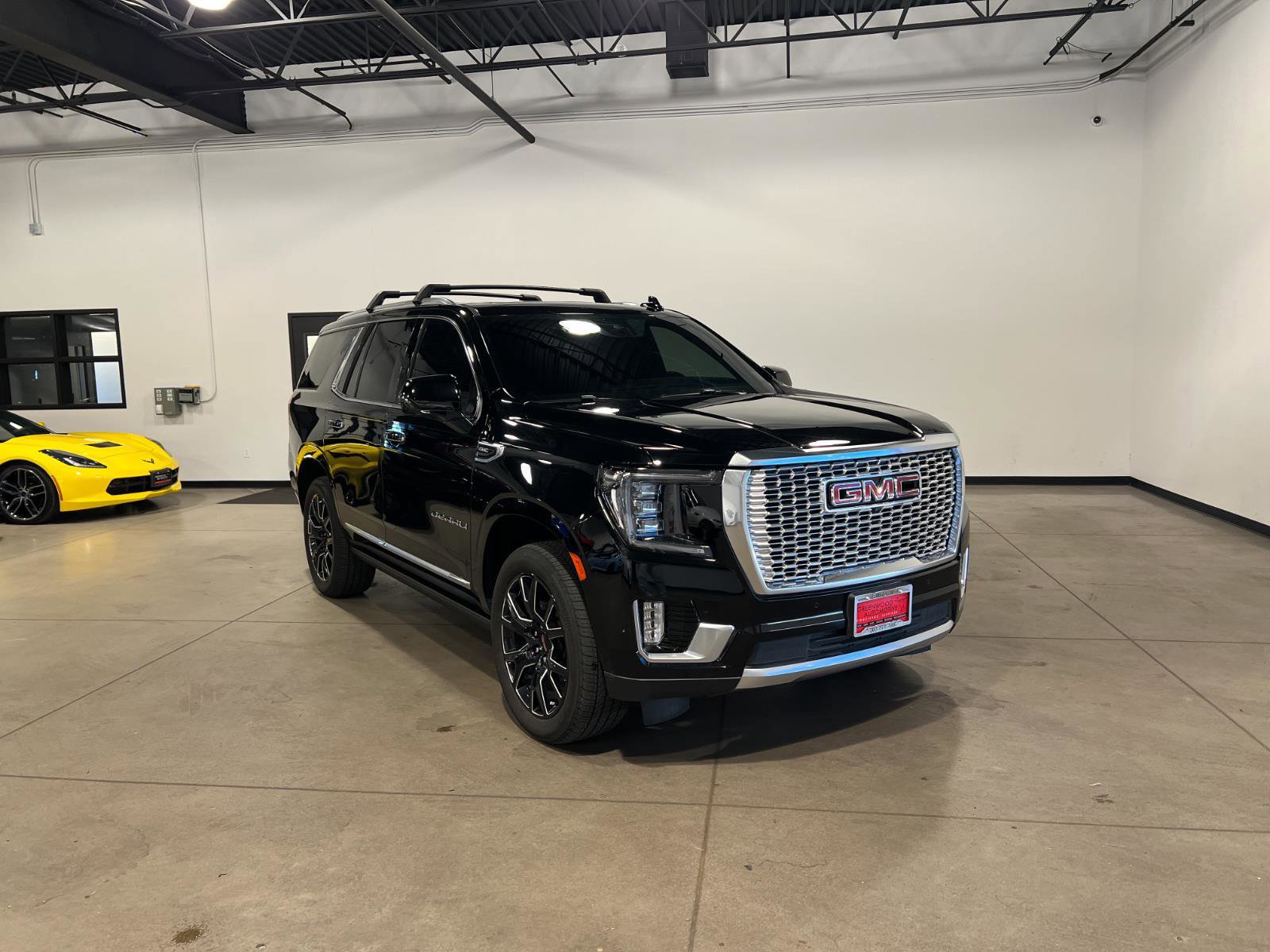 Used 2024 GMC Yukon Denali w/ Advanced Technology Package image 1