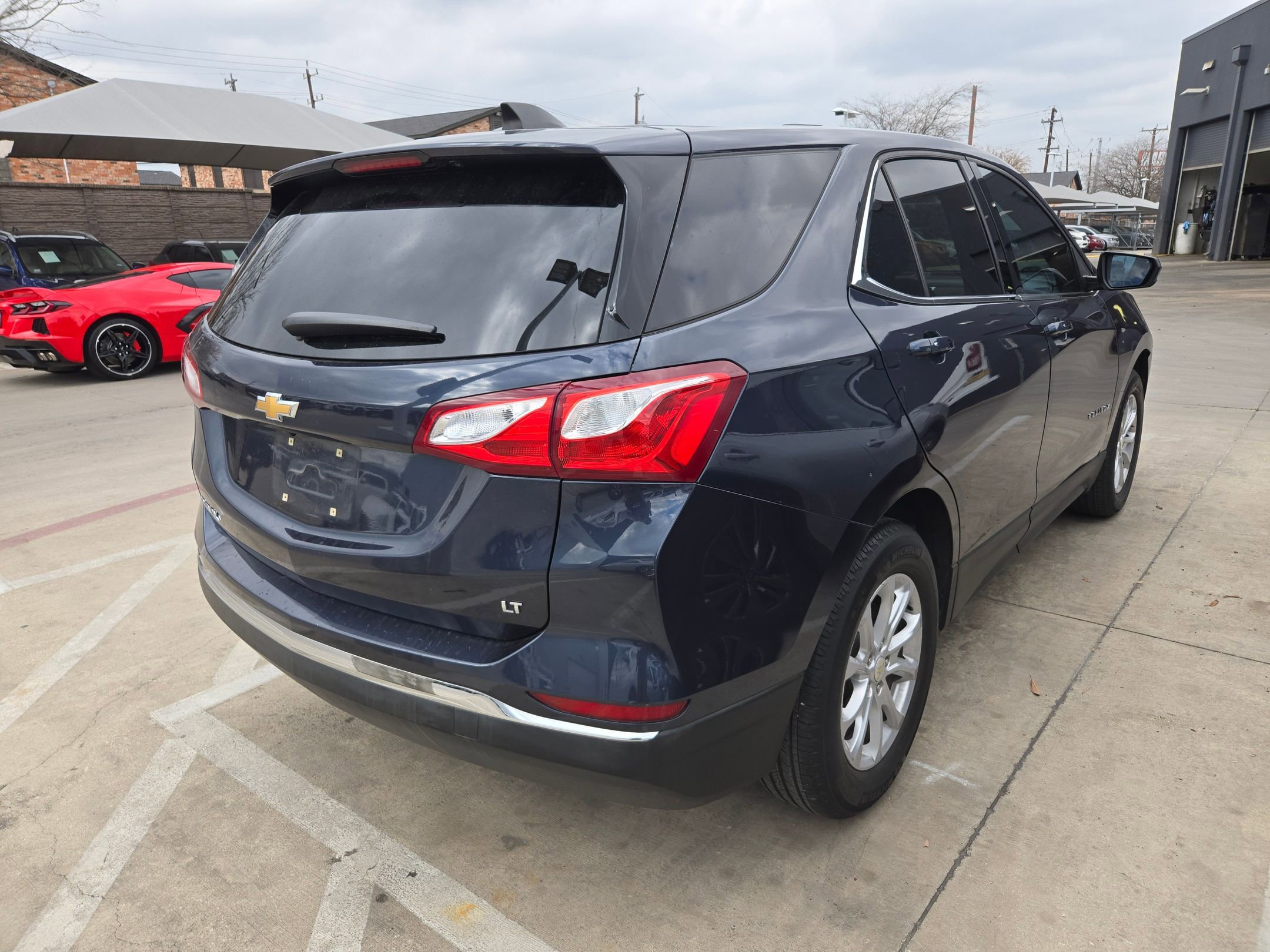 Used 2018 Chevrolet Equinox LT image 2