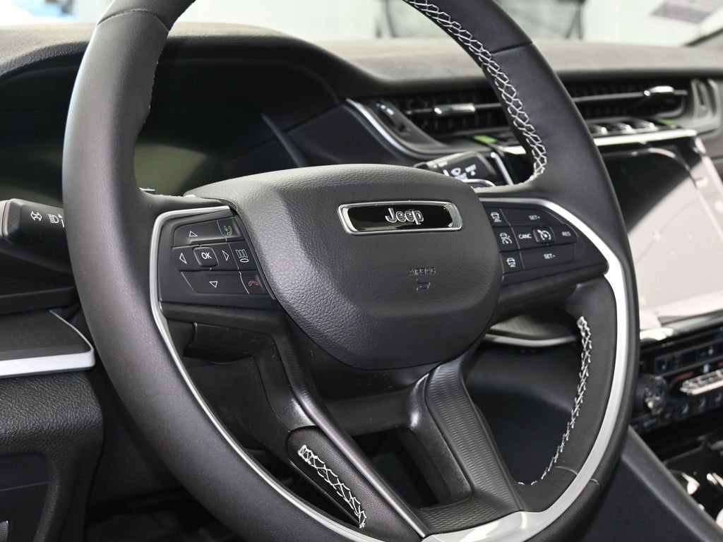 New 2025 Jeep Grand Cherokee Altitude image 14