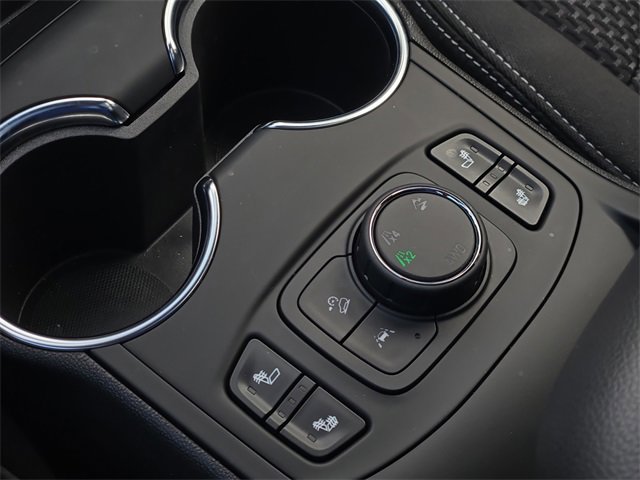 Used 2024 GMC Terrain SLE w/ Driver Convenience Package image 23