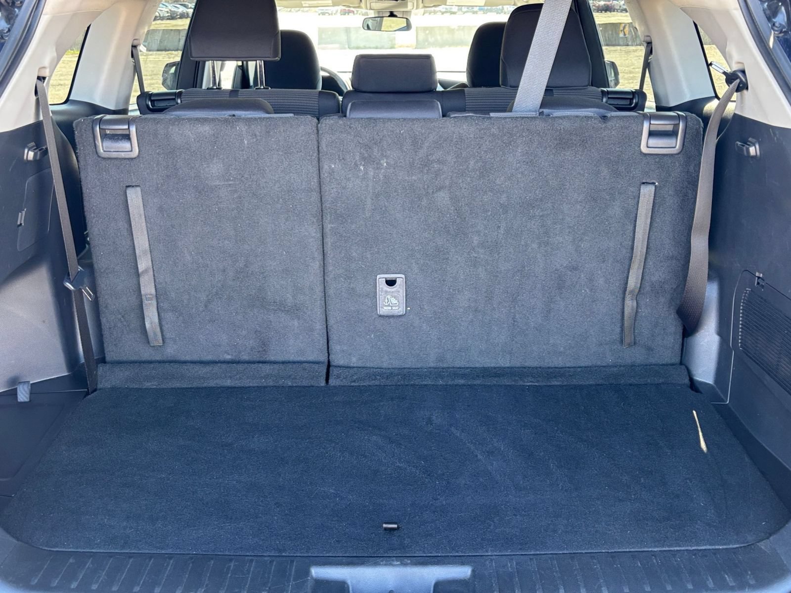 Used 2025 Toyota Highlander LE FWD image 29