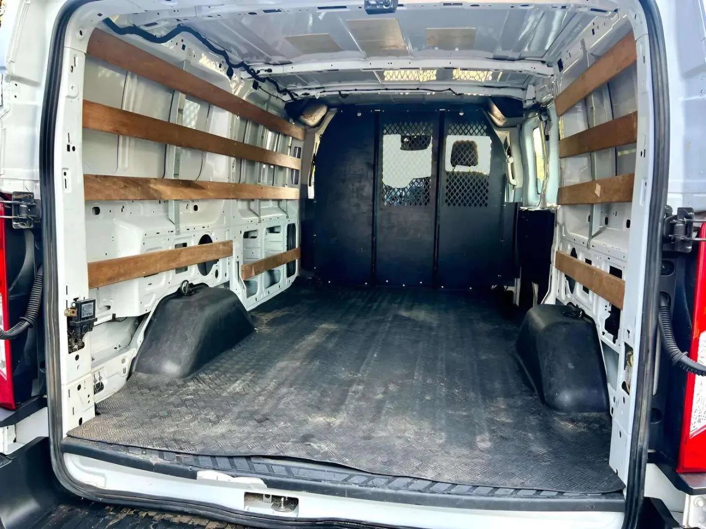 Used 2019 Ford Transit 250 130 Low Roof w/ Exterior Upgrade Package image 9