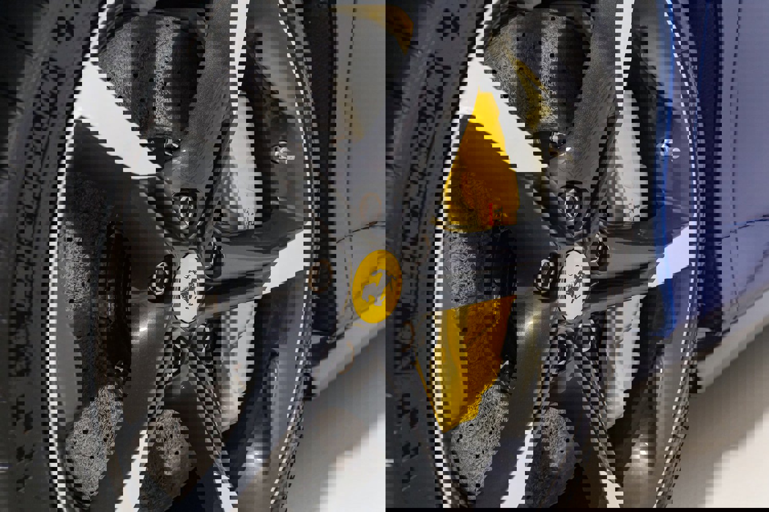 Used 2022 Ferrari SF90 Spider image 39