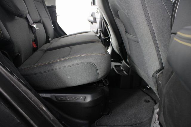 Used 2025 Jeep Wrangler Unlimited Sahara image 18