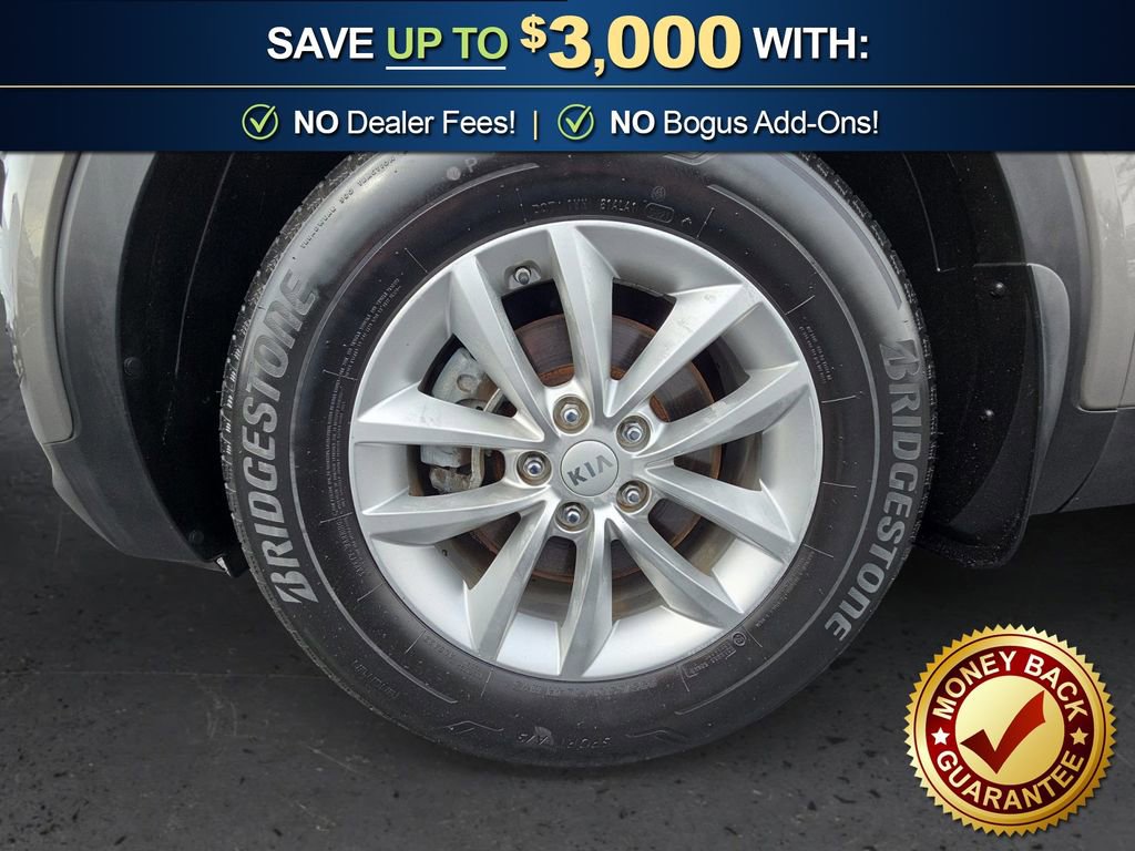 Used 2017 Kia Sorento LX w/ LX Convenience Package image 13