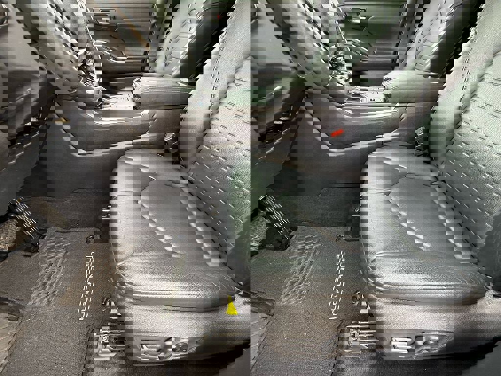 Used 2021 Toyota Highlander XLE image 12