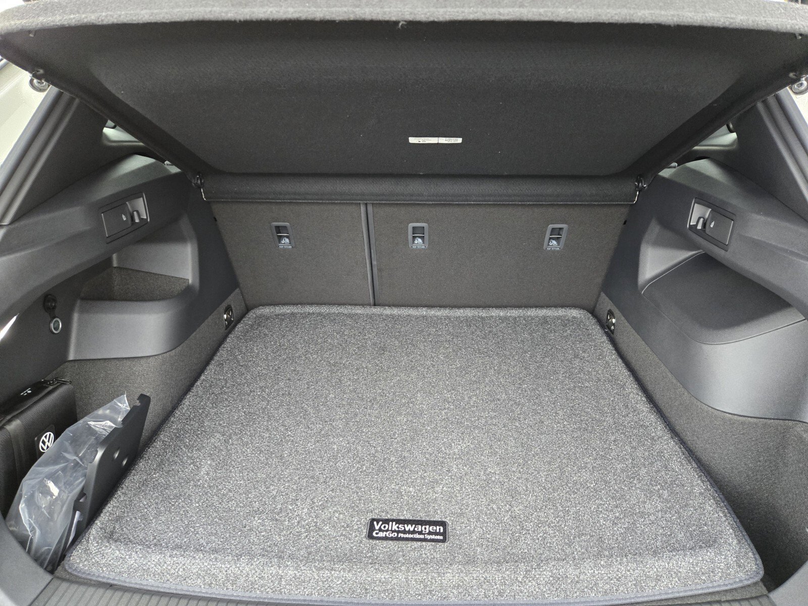 New 2026 Volkswagen Tiguan SEL R-Line image 13