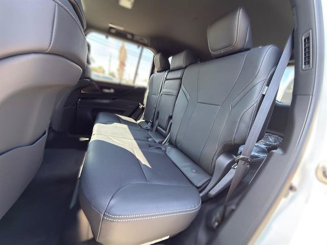 New 2026 Lexus LX 600 4WD w/ Luxury Package image 18