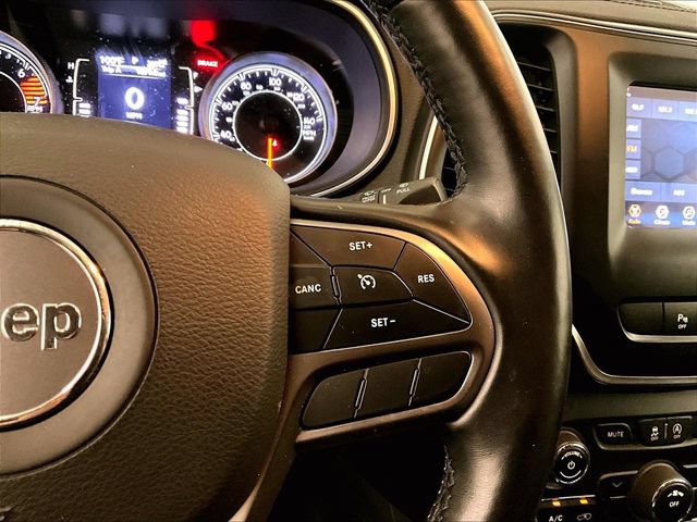 Used 2020 Jeep Cherokee Latitude Plus w/ Cold Weather Group AWD/4WD image 18