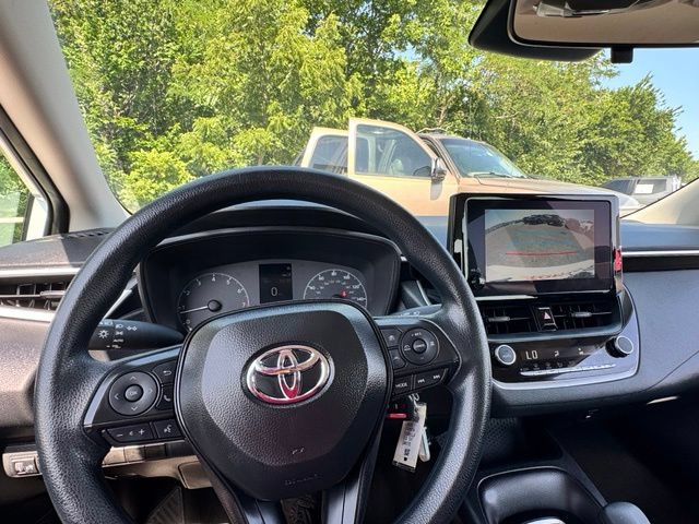Used 2025 Toyota Corolla LE FWD image 11