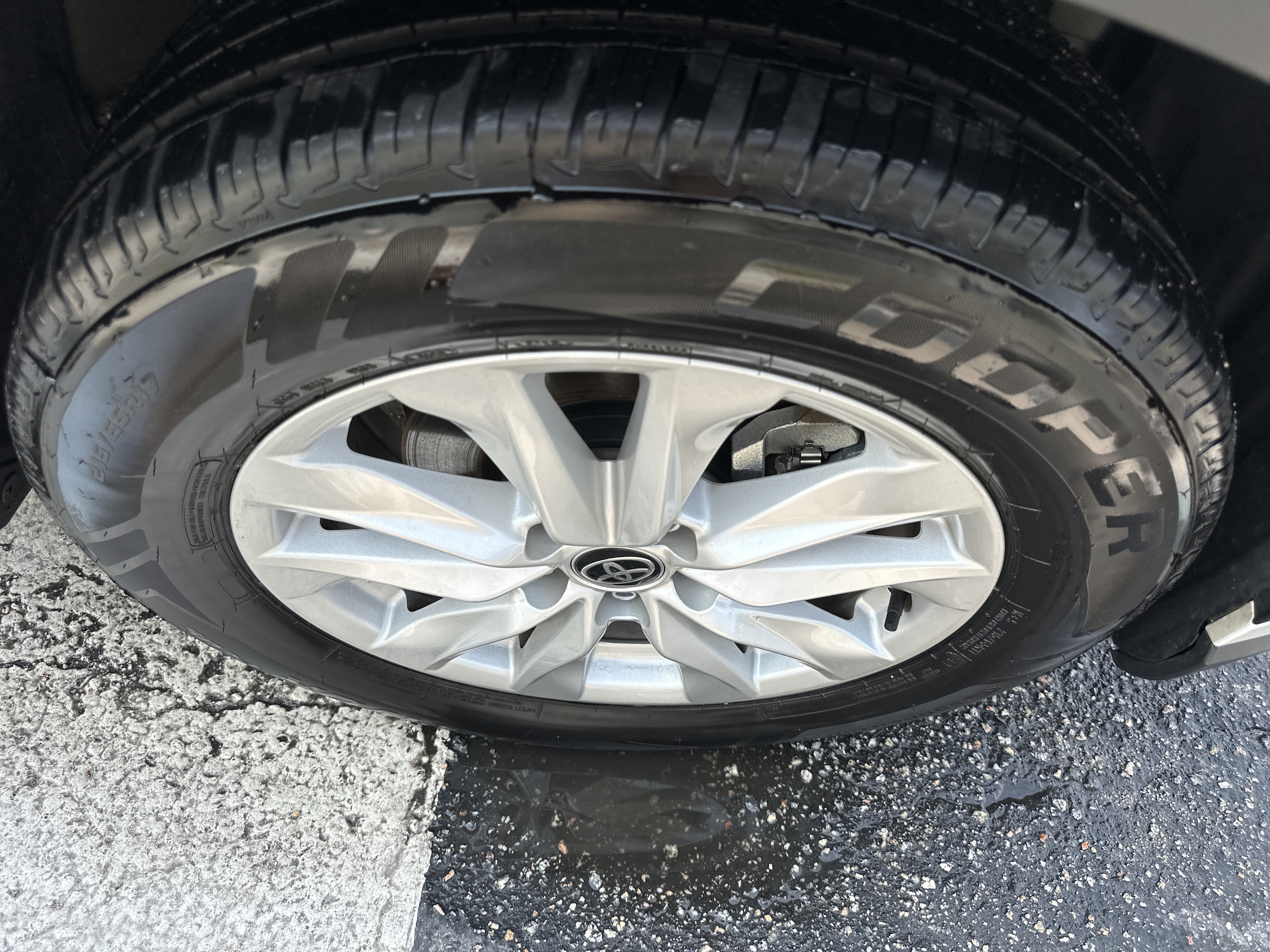 Used 2023 Toyota Corolla Cross LE FWD image 6
