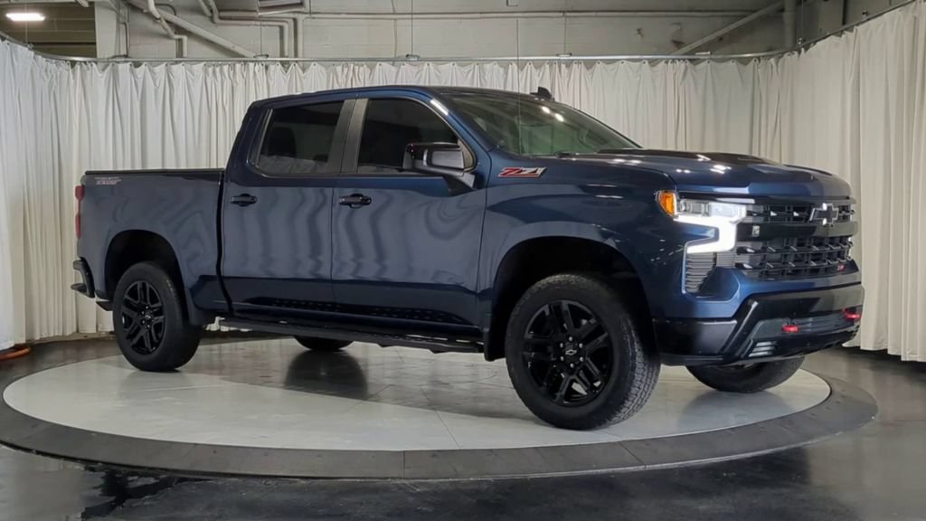 Used 2022 Chevrolet Silverado 1500 LT Trail Boss w/ Protection Package AWD/4WD image 3