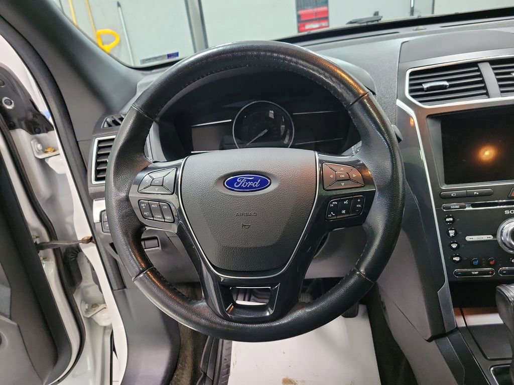 Used 2017 Ford Explorer Limited image 36