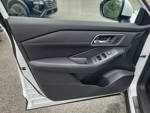 New 2026 Nissan Rogue Platinum AWD/4WD image 13