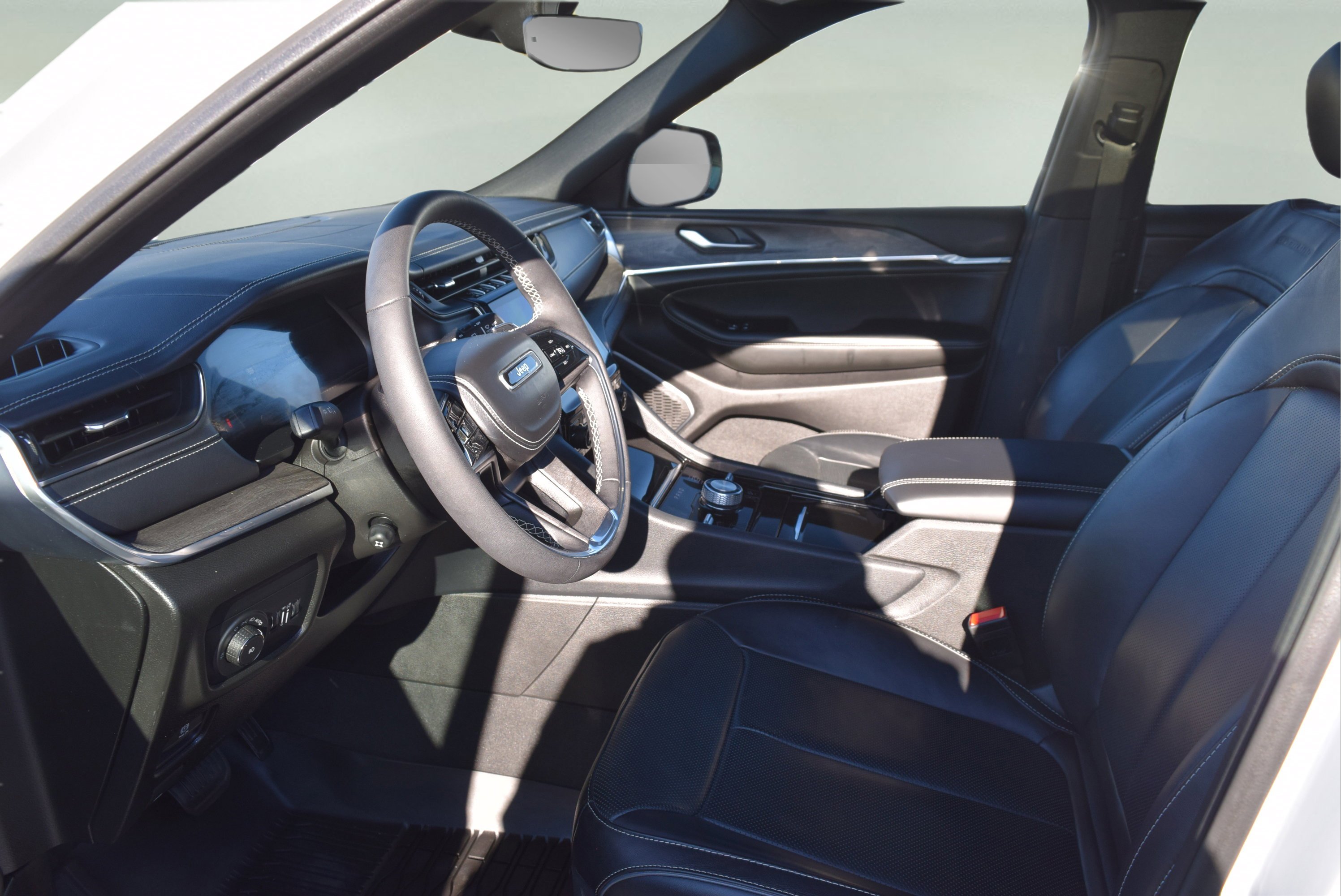 Used 2024 Jeep Grand Cherokee L Overland image 11