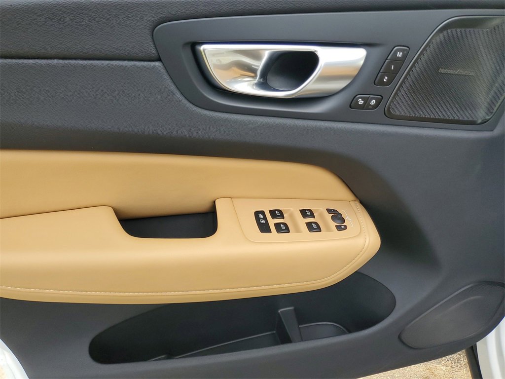Certified 2024 Volvo XC60 B5 Ultimate AWD/4WD image 21