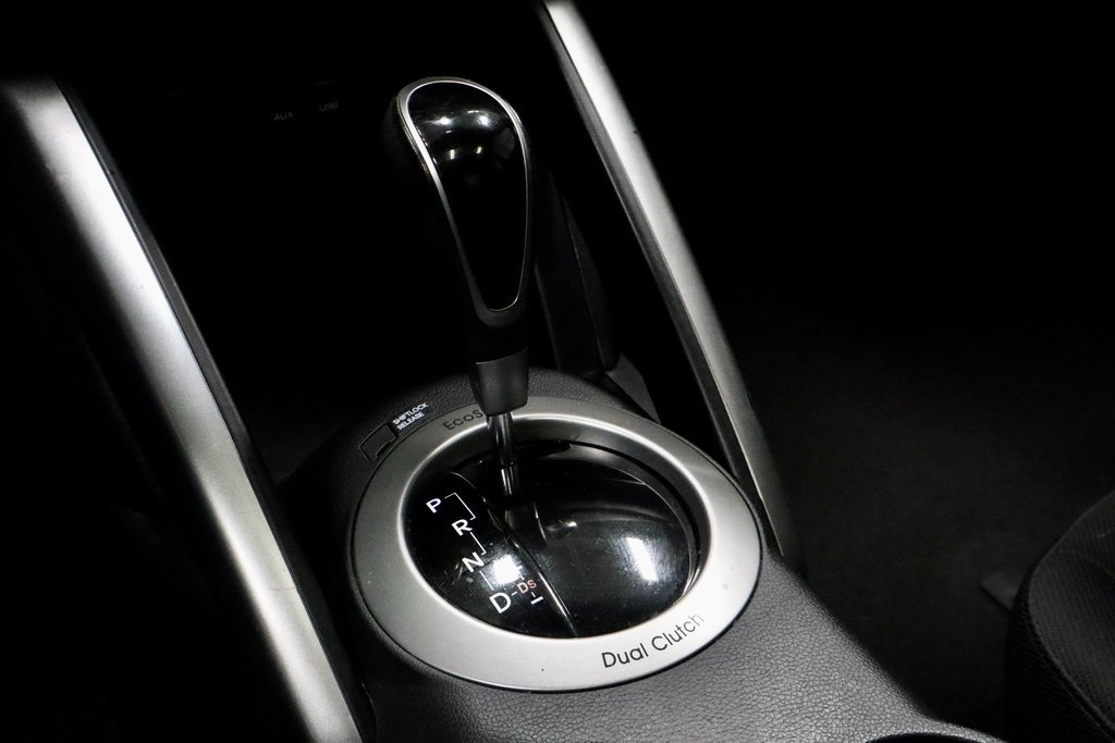 Used 2017 Hyundai Veloster Value Edition image 29