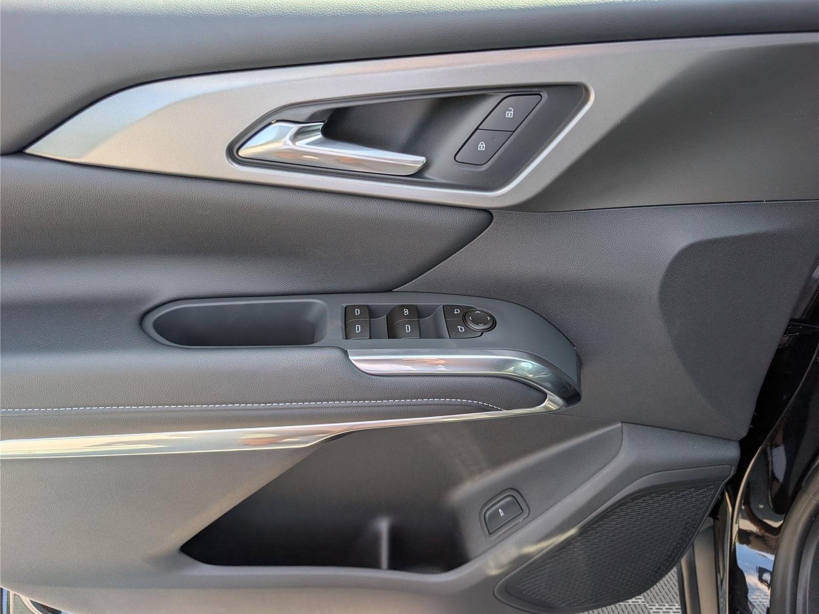 New 2027 Chevrolet Traverse LT w/ Driver Confidence Package FWD image 17