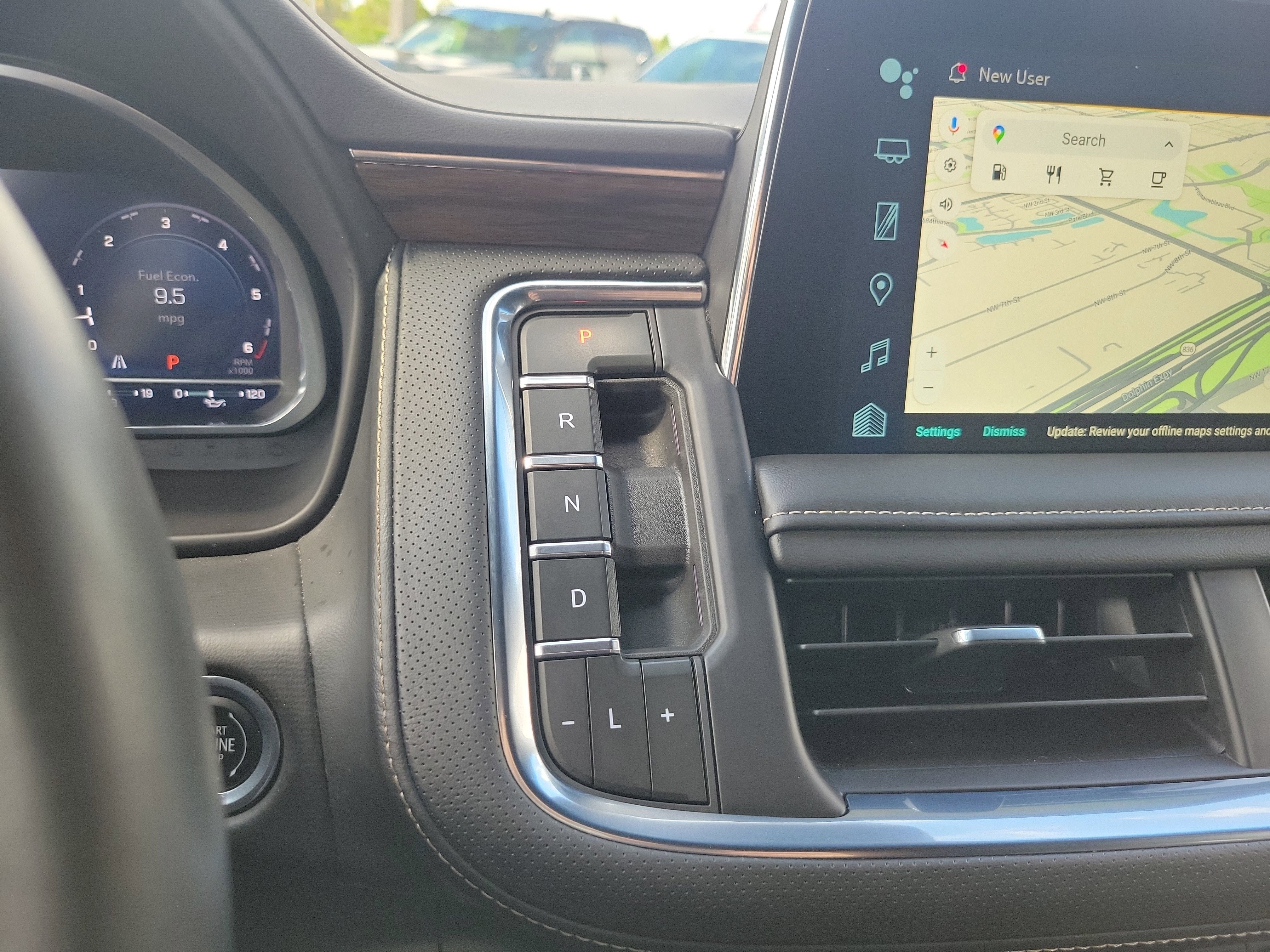 Used 2023 Chevrolet Suburban Premier image 22