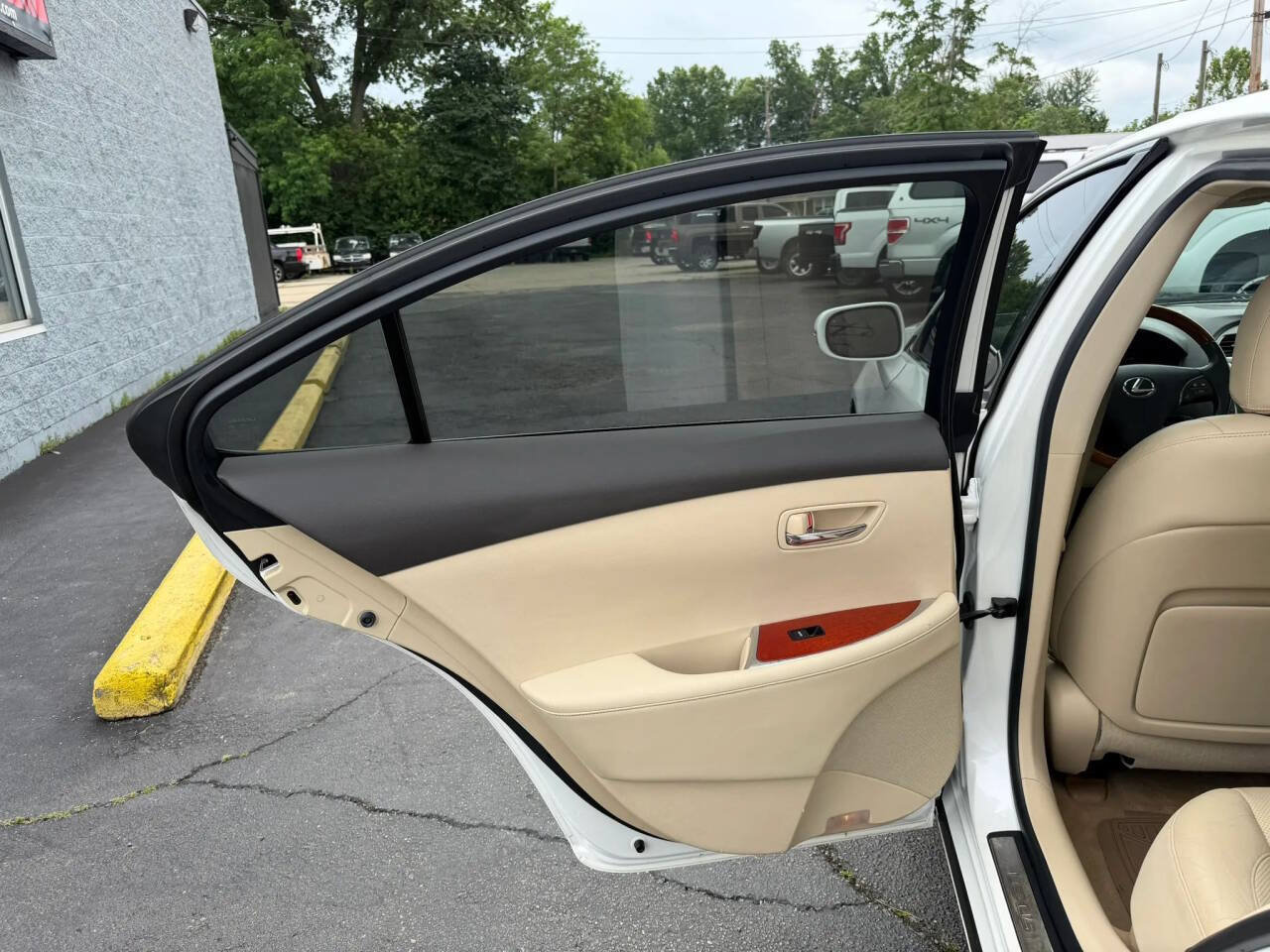 Used 2010 Lexus ES 350 FWD image 16
