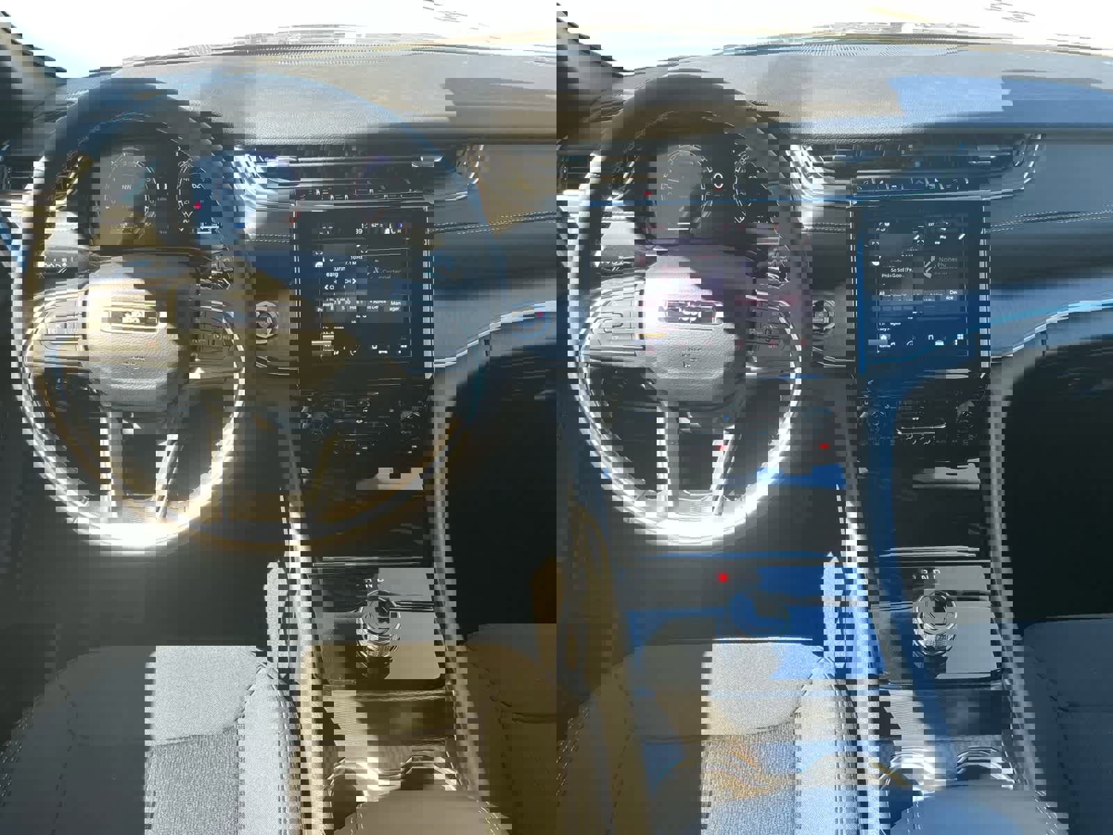 New 2025 Jeep Grand Cherokee Laredo w/ Luxury Tech Group I image 11