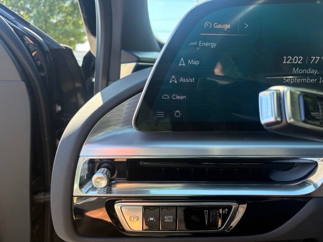 Used 2025 Cadillac Lyriq Luxury w/ LPO, Floor Liner Package AWD/4WD image 31