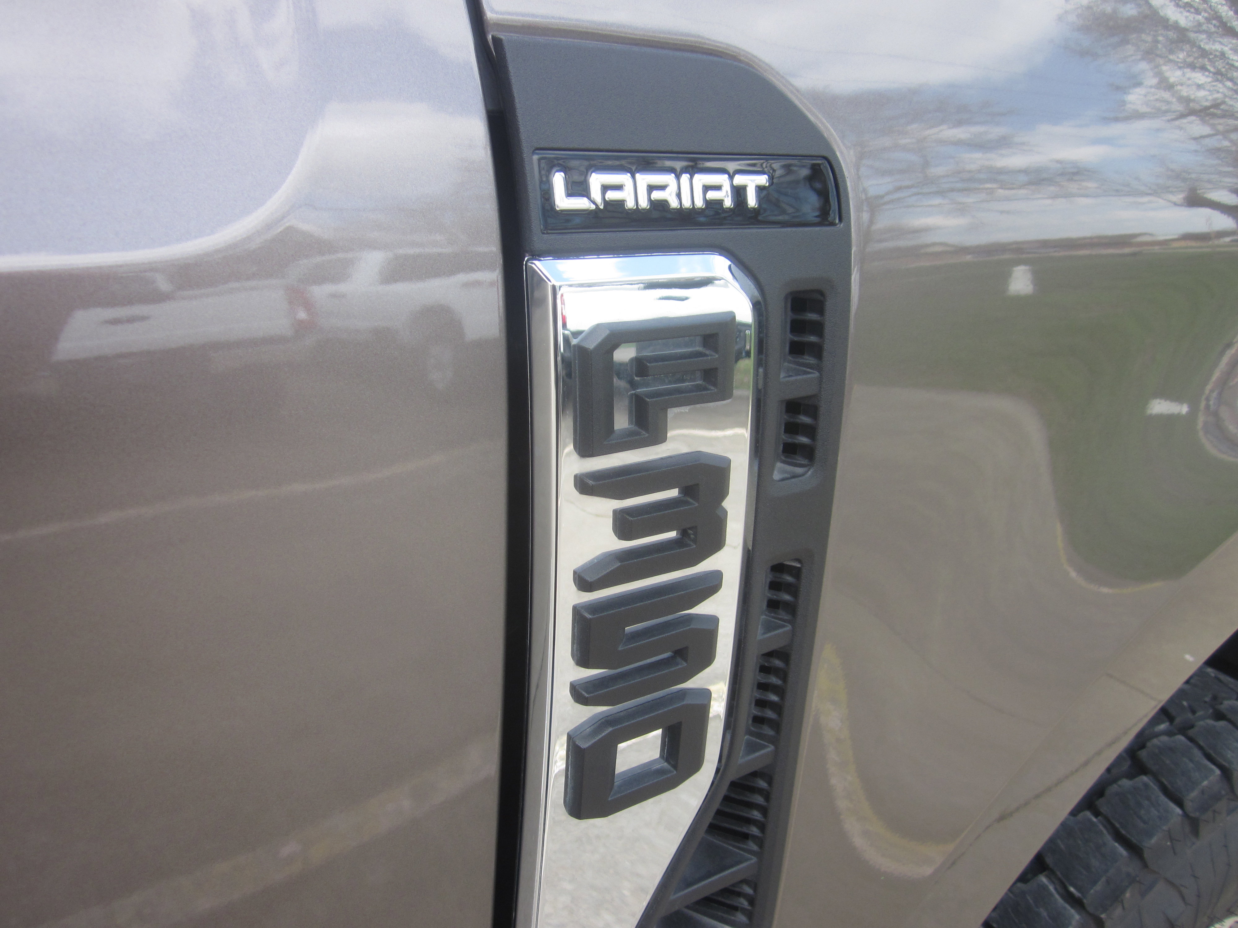 Used 2023 Ford F350 Lariat w/ FX4 Off-Road Package image 7