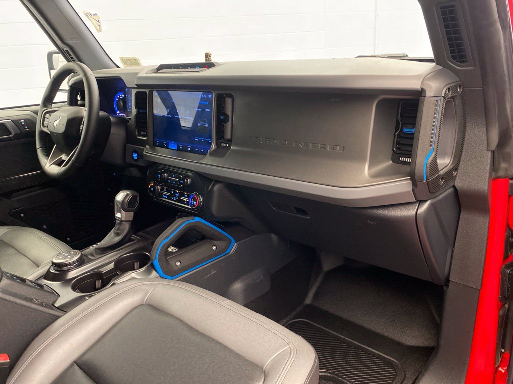Used 2024 Ford Bronco Black Diamond w/ Sasquatch Package AWD/4WD image 12