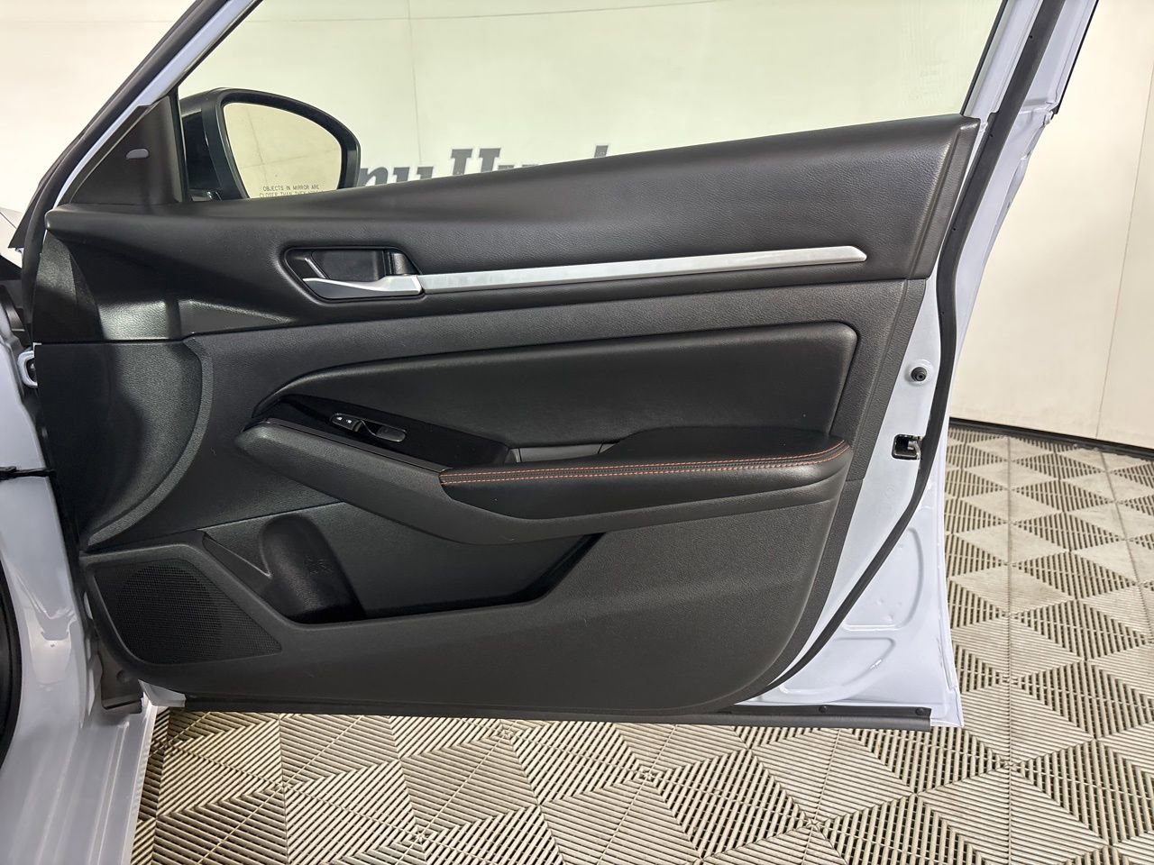 Used 2024 Nissan Altima 2.5 SR AWD/4WD image 26