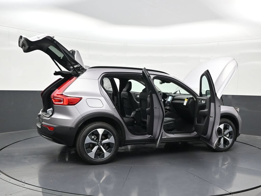 New 2026 Volvo XC40 B5 Plus w/ Climate Package AWD/4WD image 33