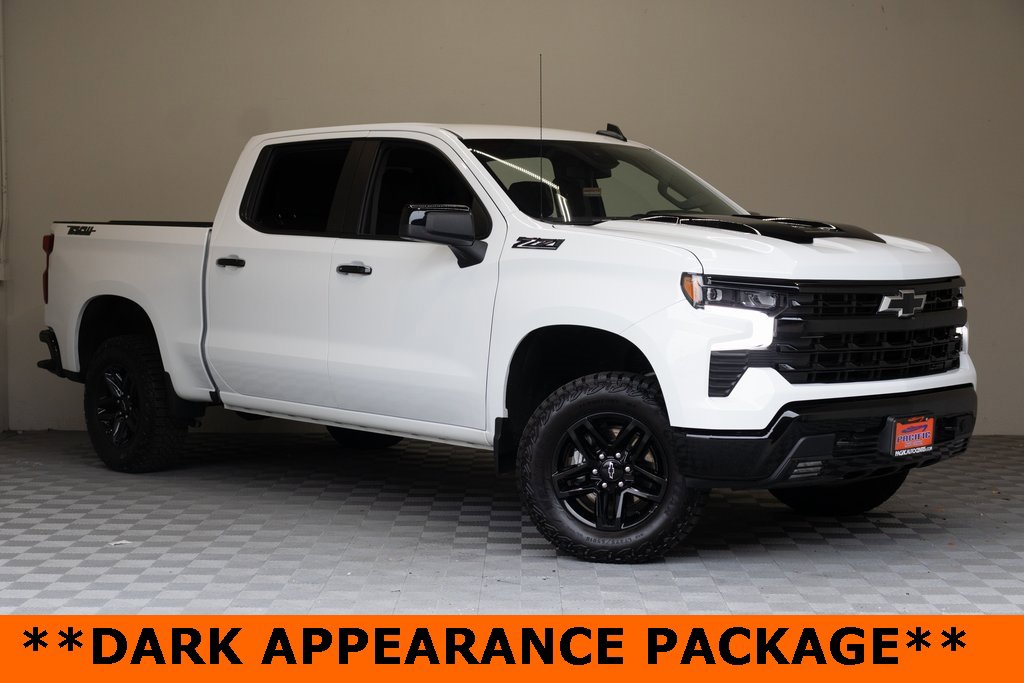 Used 2024 Chevrolet Silverado 1500 LT Trail Boss w/ Dark Appearance Package image 2