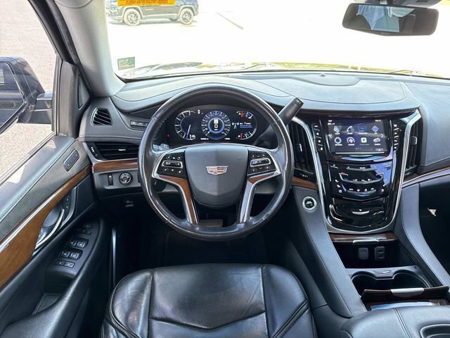Used 2019 Cadillac Escalade Premium Luxury w/ Escalade Sport Edition image 16