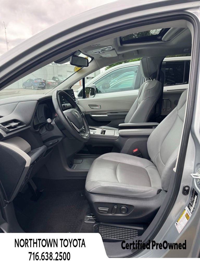 Used 2022 Toyota Sienna FWD image 14