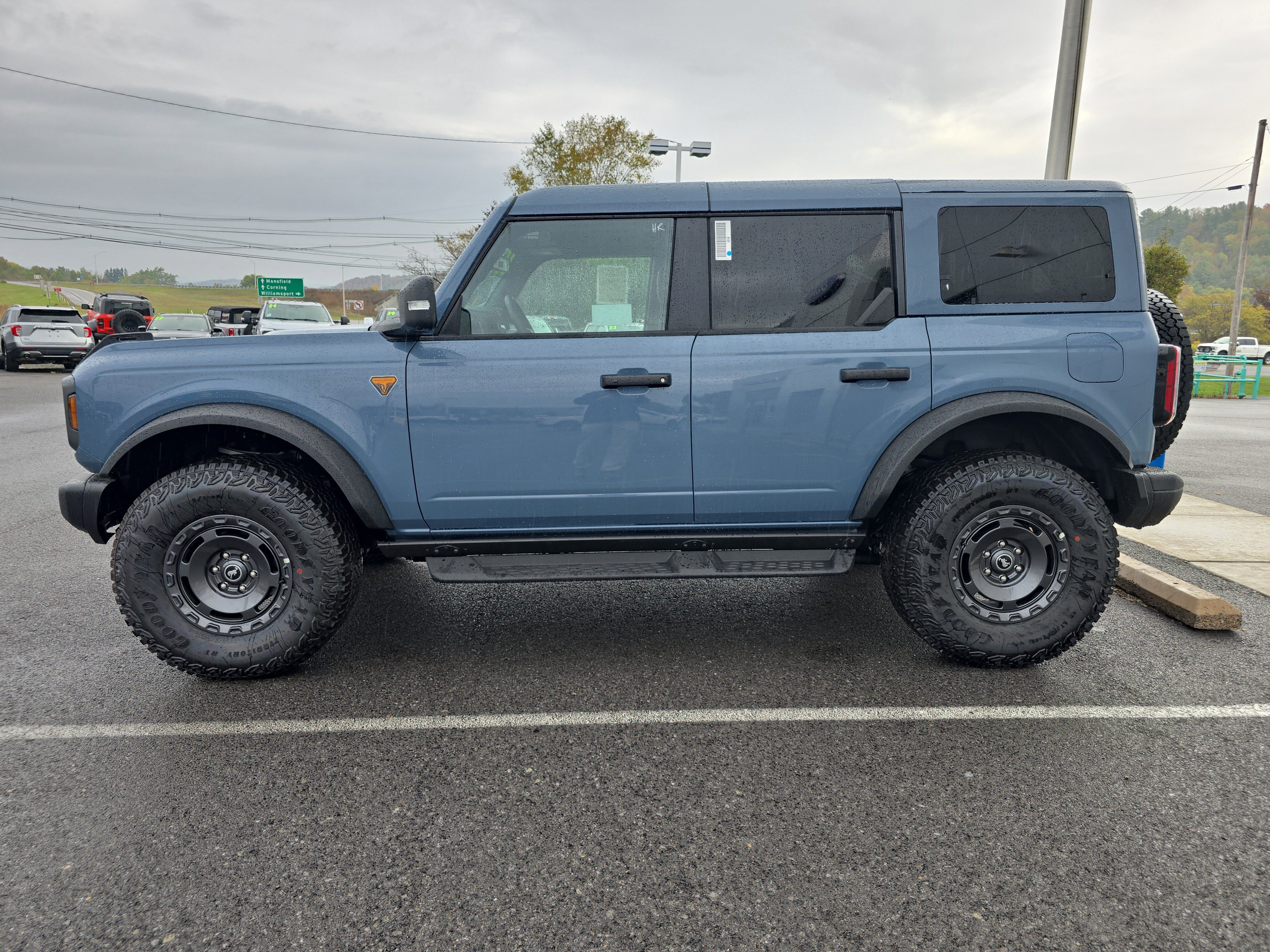 New 2025 Ford Bronco Badlands image 7