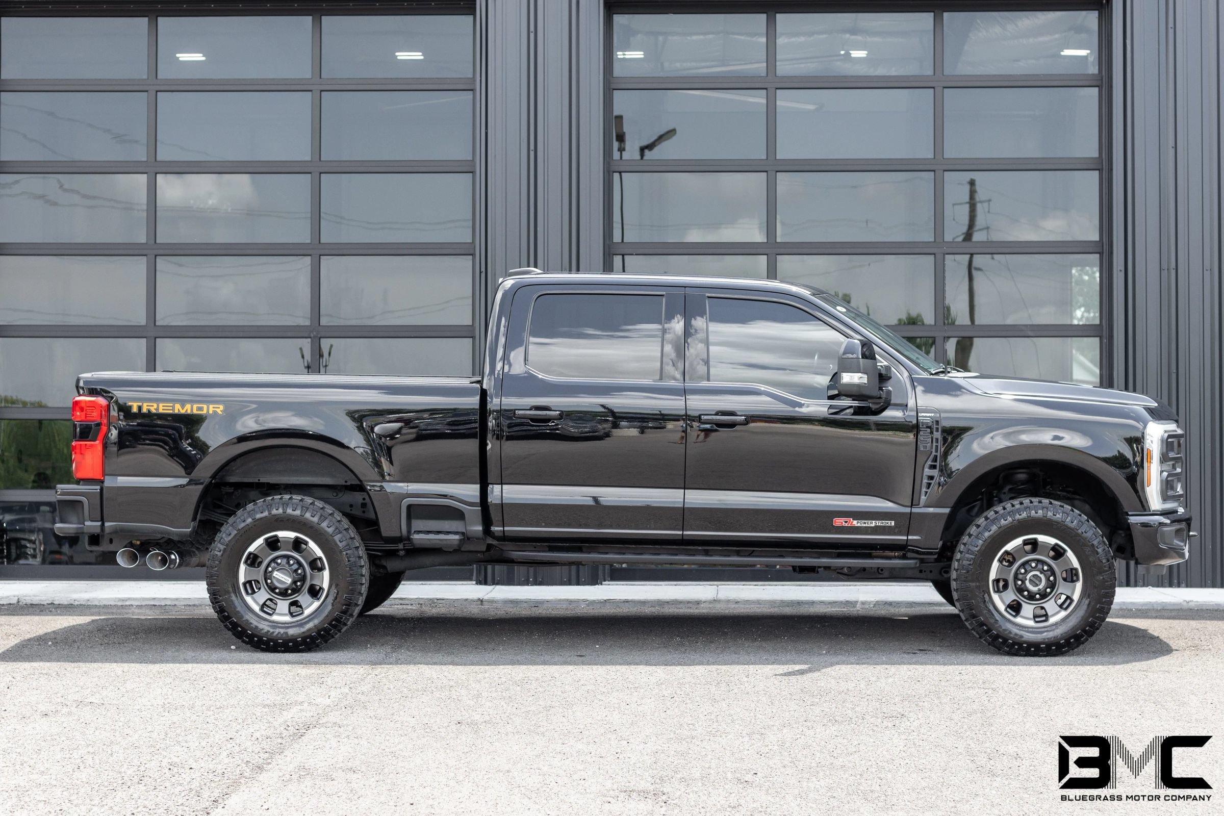 Used 2024 Ford F250 Lariat w/ Tremor Off-Road Package AWD/4WD image 9