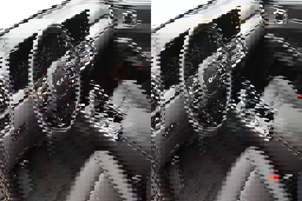 Used 2023 Kia Sorento S image 14