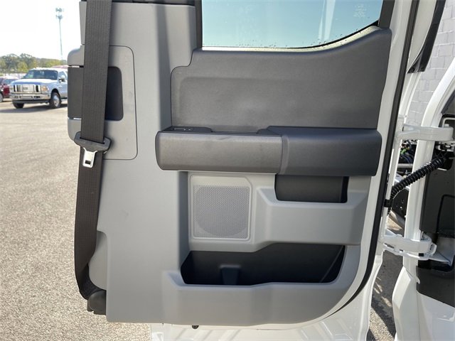 New 2026 Ford F550 4x4 Supercab Super Duty image 25