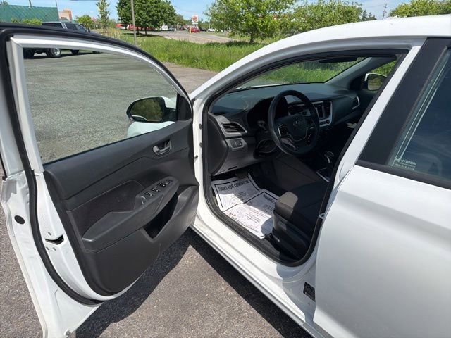 Used 2022 Hyundai Accent SE FWD image 9
