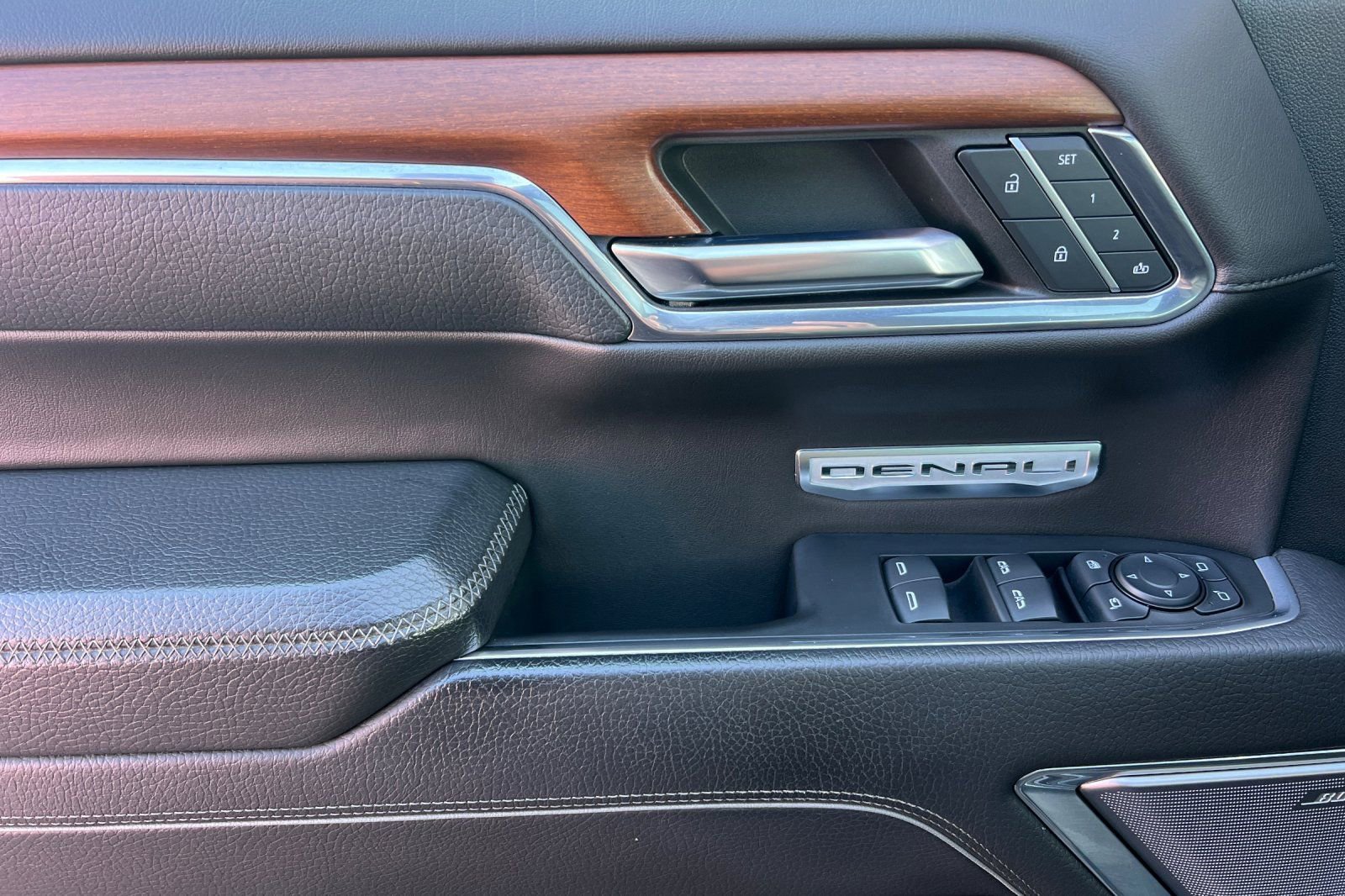 Used 2023 GMC Sierra 1500 Denali w/ Denali Reserve Package image 12