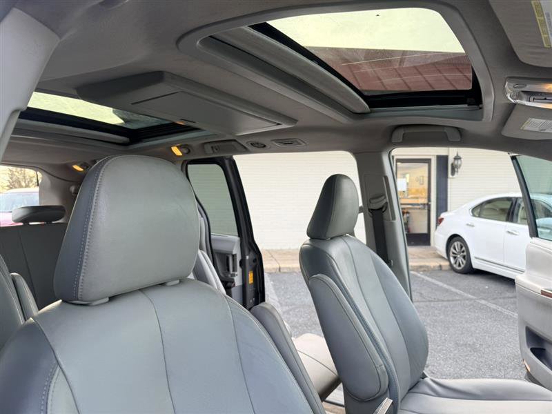 Used 2013 Toyota Sienna Limited w/ Premium Pkg image 13