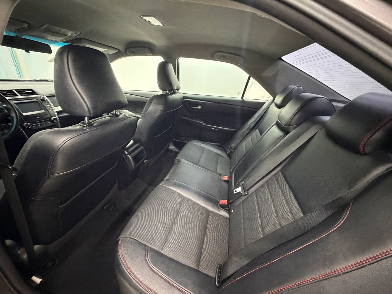 Used 2016 Toyota Camry SE FWD image 16