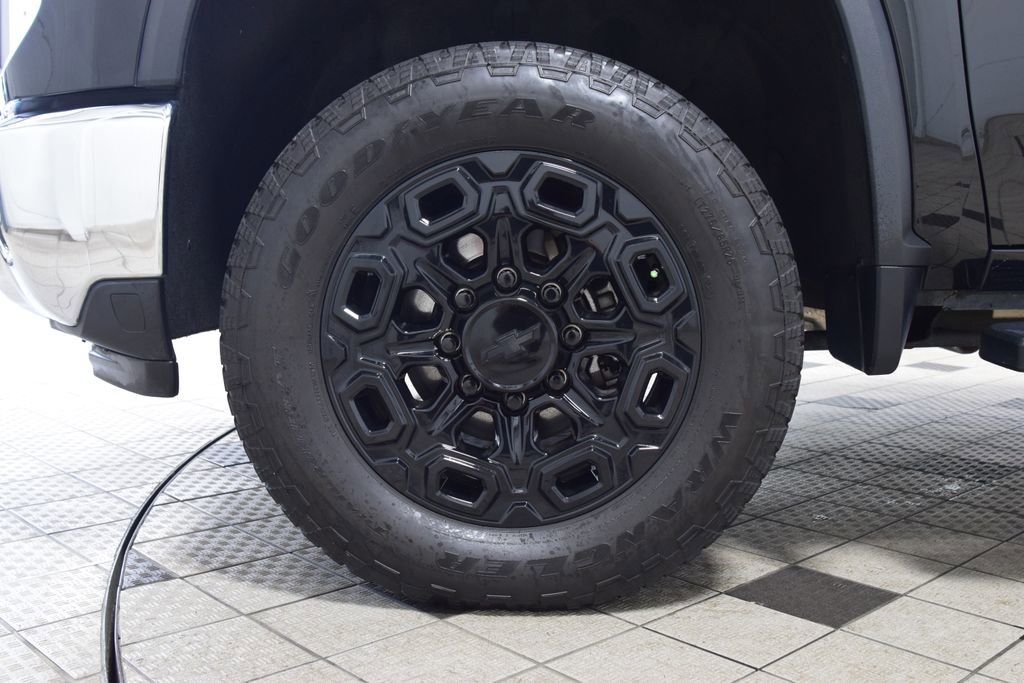 Used 2024 Chevrolet Silverado 2500 LTZ w/ LTZ Plus Package image 32