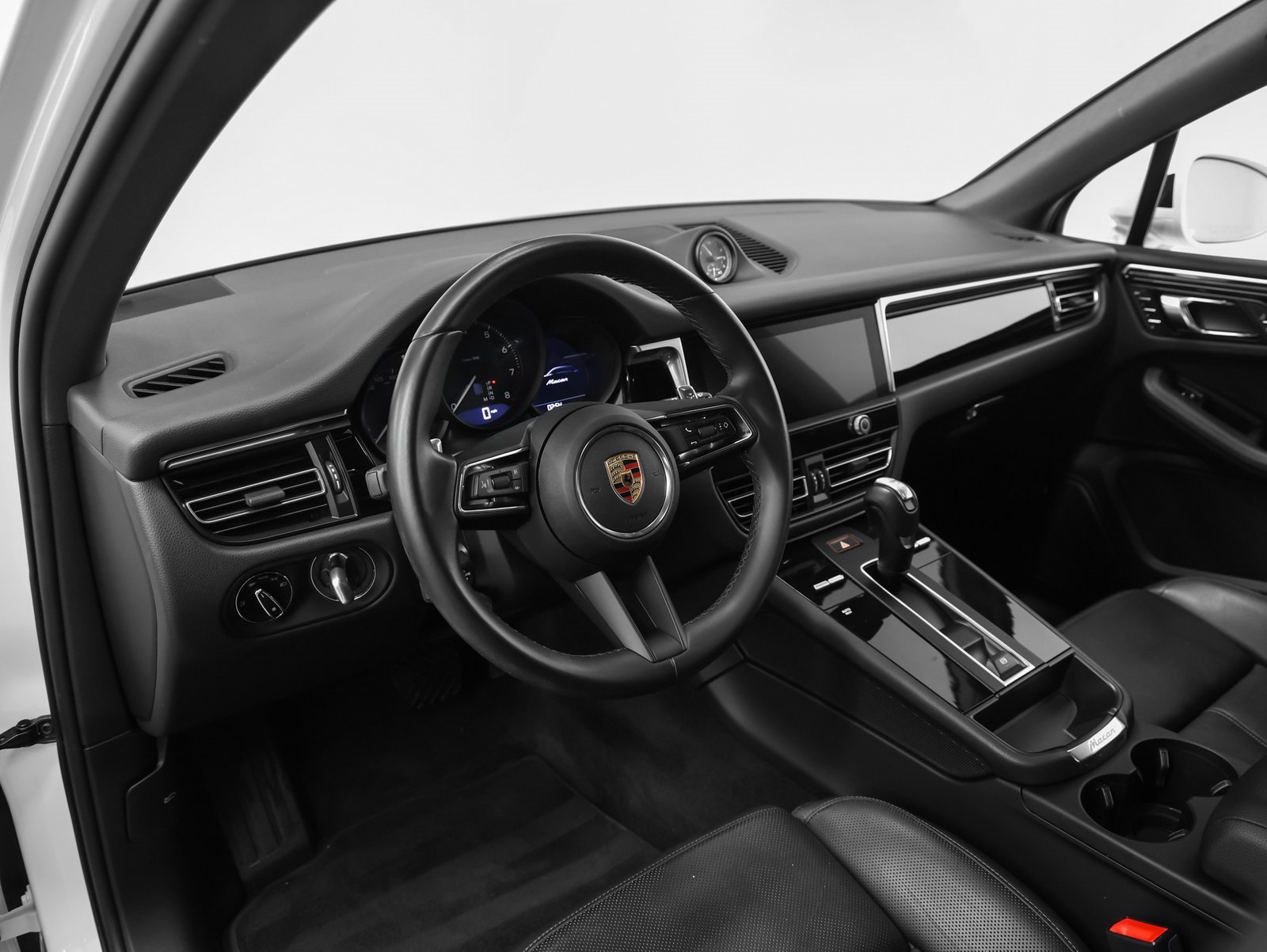 Used 2024 Porsche Macan image 4