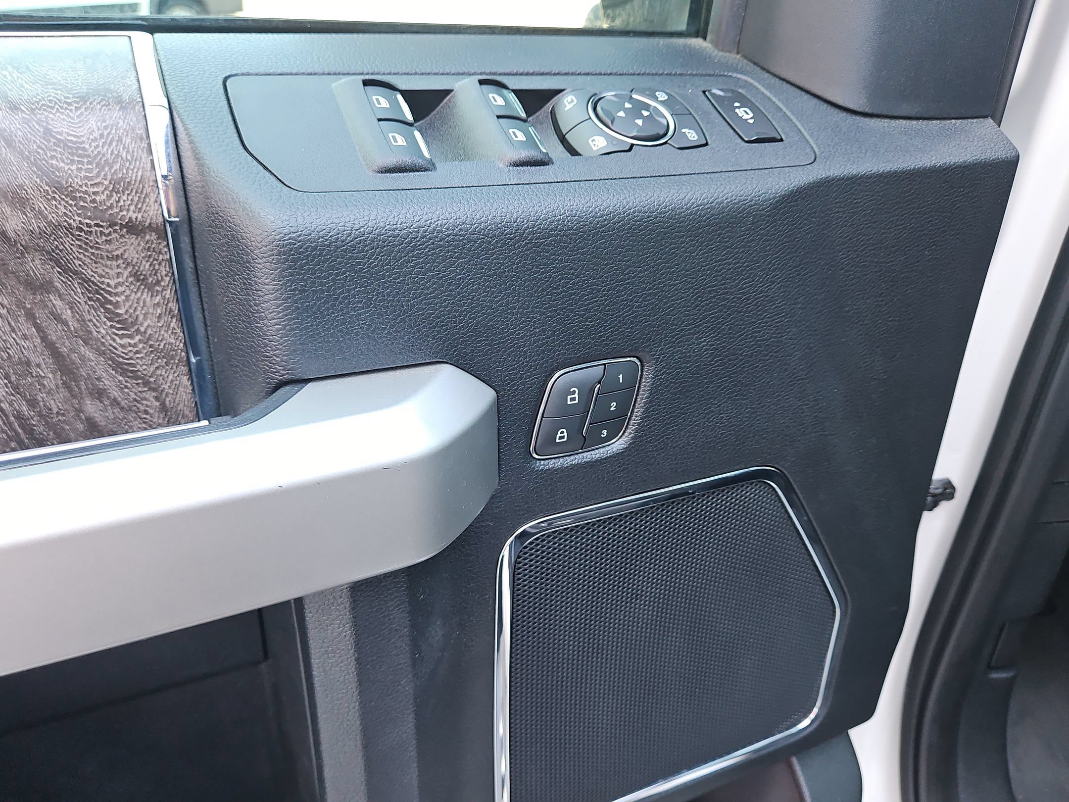 Used 2019 Ford F250 Lariat w/ Lariat Ultimate Package AWD/4WD image 21