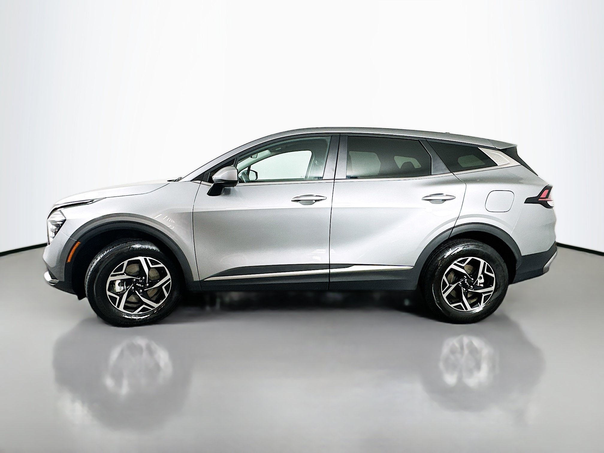 Used 2024 Kia Sportage LX AWD/4WD image 4